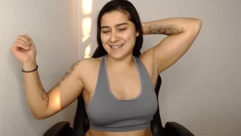 Snapshot of amanda5star chatting on January 2025 02:56:02 PM The queen of the biceps online show from January 2025 02:56:02 PM