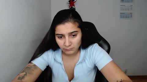 The queen of the biceps  online show from December 2025 06:49:02 PM