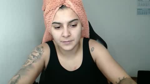 The queen of the biceps  online show from January 2026 08:29:01 PM