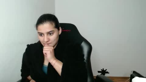 The queen of the biceps  online show from April 2026 02:50:02 AM