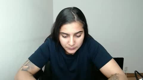 The queen of the biceps  online show from April 2026 09:51:02 PM