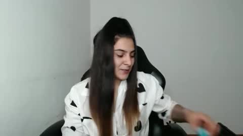 The queen of the biceps  online show from April 2026 10:01:02 PM