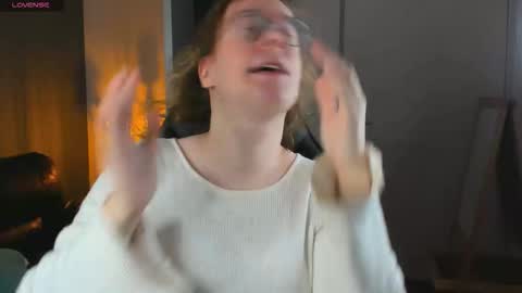 Snapshot of amanda_butlerr chatting on October 2025 10:24:01 AM Hi im Amanda online show from October 2025 10:24:01 AM