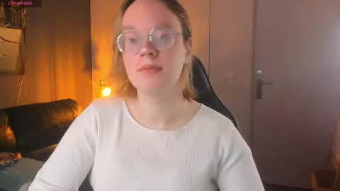 Snapshot of amanda_butlerr chatting on October 2025 09:19:02 AM Hi im Amanda online show from October 2025 09:19:02 AM