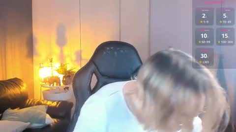 Snapshot of amanda_butlerr chatting on October 2025 09:41:01 AM Hi im Amanda online show from October 2025 09:41:01 AM