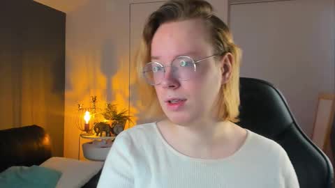 Snapshot of amanda_butlerr chatting on October 2025 10:05:02 AM Hi im Amanda online show from October 2025 10:05:02 AM