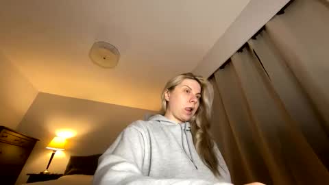 Snapshot of amandainbloom chatting on May 2026 10:11:02 AM Amanda online show from May 2026 10:11:02 AM