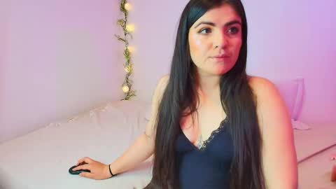 Amara Vega  online show from April 2026 12:00:02 PM