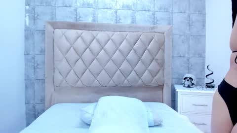 Amara Wolf online show from November 2025 09:09:01 PM