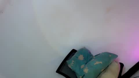 Snapshot of amayahugecock69 chatting on January 2025 04:28:02 AM Annika 25yrs old online show from January 2025 04:28:02 AM