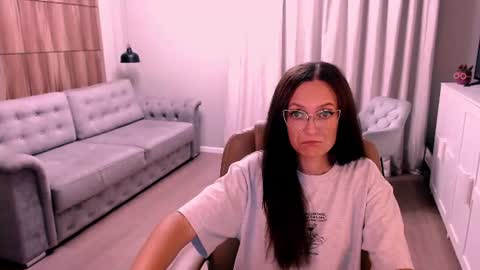 Snapshot of amazingeyes89 chatting on July 2026 05:42:01 PM Izza online show from July 2026 05:42:01 PM