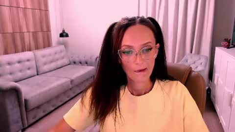 Snapshot of amazingeyes89 chatting on July 2026 01:32:02 PM Izza online show from July 2026 01:32:02 PM