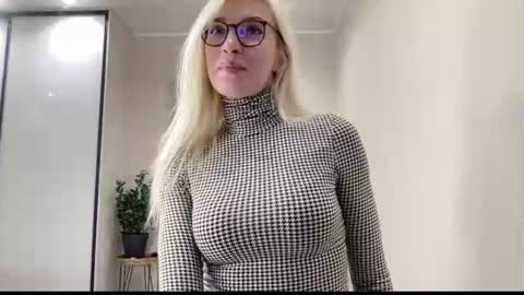 Snapshot of amazingkelly chatting on June 2026 04:04:02 AM Kelly online show from June 2026 04:04:02 AM