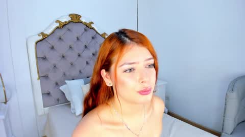 Snapshot of ambar_adamss chatting on January 2025 02:32:02 PM Sara online show from January 2025 02:32:02 PM