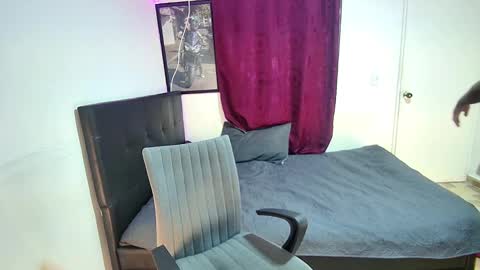 ambar gil  online show from February 2025 11:58:01 AM