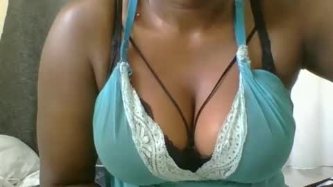 Mia online show from September 2025 05:39:02 AM