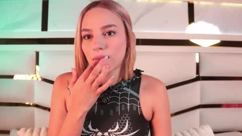 Julieta  online show from December 2025 11:41:02 AM