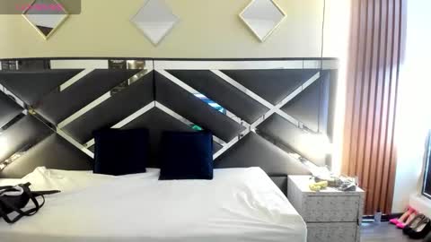 Ambar Ross online show from March 2026 12:19:01 PM