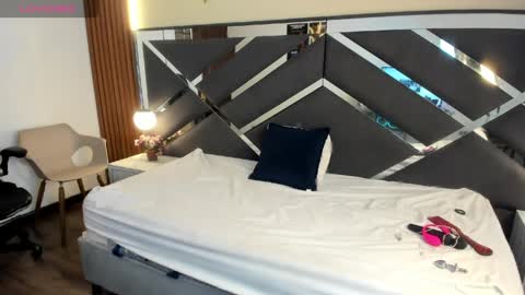 Ambar Ross online show from April 2026 01:33:02 PM