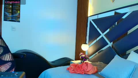 Ambar Ross online show from April 2026 02:19:02 PM