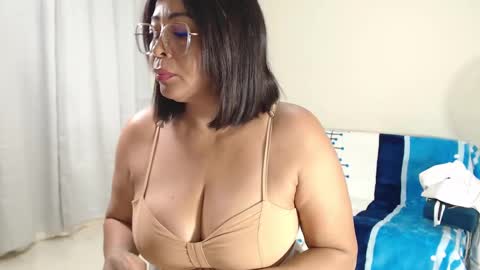 Snapshot of ambarsofhia chatting on February 2025 10:06:02 PM Amber Sofhia online show from February 2025 10:06:02 PM