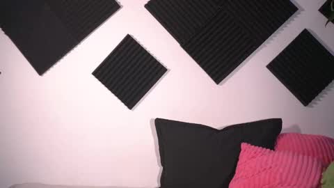 Amber online show from November 2025 11:27:02 PM