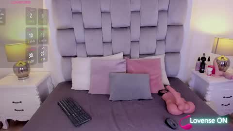 amber  ferrera online show from April 2026 07:43:01 PM