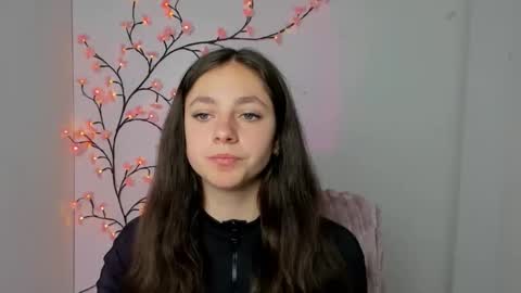 Snapshot of amber__r chatting on April 2026 05:43:01 AM Amber online show from April 2026 05:43:01 AM