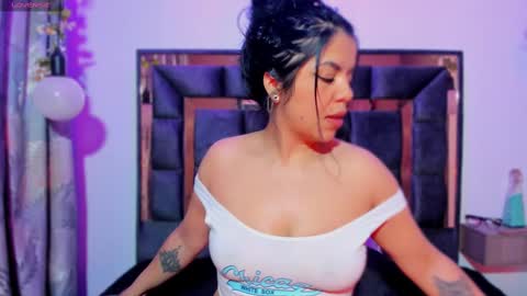 Amber  online show from September 2025 01:42:02 AM