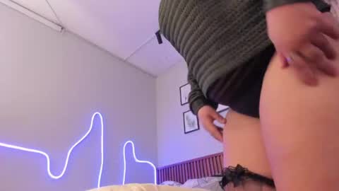 Alejandra  online show from April 2026 04:05:02 AM