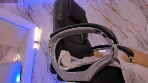 Amber  online show from December 2025 05:42:02 PM