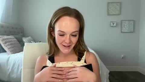 Amber online show from October 2025 07:25:02 PM