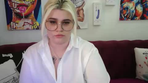 Amber online show from September 2025 01:27:01 AM