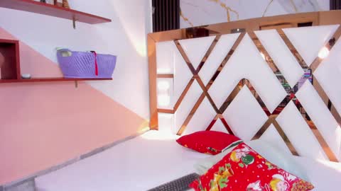 Amber online show from December 2024 06:54:02 PM