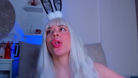 Snapshot of amberredzee chatting on October 2025 01:06:02 PM Amber Redzee online show from October 2025 01:06:02 PM