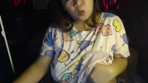 Snapshot of ambisyosa_moore chatting on December 2024 04:52:01 PM Marie online show from December 2024 04:52:01 PM
