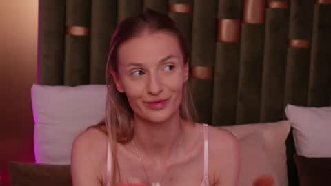 Amelia online show from May 2026 07:30:02 PM