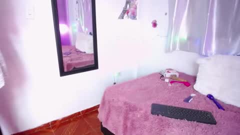 Snapshot of amelie01bronw chatting on December 2024 08:16:01 PM amelie brown online show from December 2024 08:16:01 PM