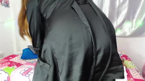 Snapshot of amelie01bronw chatting on February 2025 07:38:01 AM amelie brown online show from February 2025 07:38:01 AM