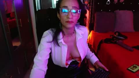 amelie__martinez online show from December 2025 12:43:02 PM