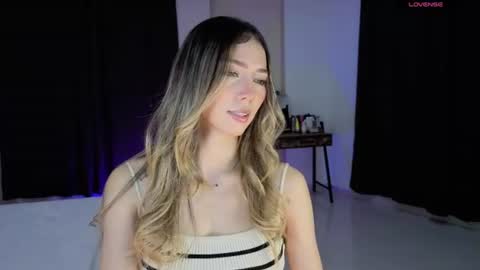Snapshot of amelieaxie chatting on June 2026 02:47:01 AM Isabella online show from June 2026 02:47:01 AM