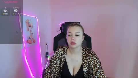 Snapshot of ameliepeach chatting on June 2026 02:14:02 AM Amelie online show from June 2026 02:14:02 AM