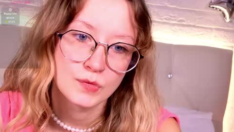 Snapshot of amelieviolet chatting on June 2026 12:41:01 PM Amelie online show from June 2026 12:41:01 PM