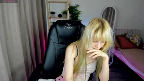 Snapshot of ameliia_backer chatting on May 2026 01:33:02 AM Amelia online show from May 2026 01:33:02 AM