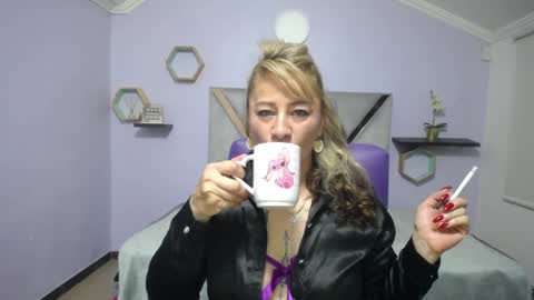 Amell Thomson online show from December 2024 10:01:01 AM