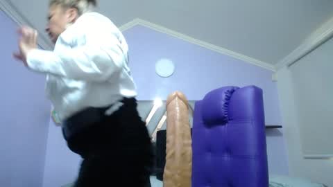 Amell Thomson online show from December 2024 02:30:01 PM