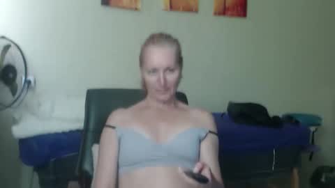 Snapshot of amelly777 chatting on April 2026 01:03:02 PM amelly777 online show from April 2026 01:03:02 PM