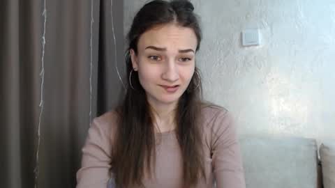 Julia  online show from December 2025 08:55:02 AM