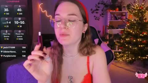 Snapshot of ami_amour_ chatting on December 2024 09:06:02 AM Hi-hi I am Kate welcome to my sexy room online show from December 2024 09:06:02 AM