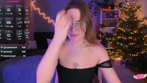 Snapshot of ami_amour_ chatting on December 2024 08:04:02 PM Hi-hi I am Kate welcome to my sexy room online show from December 2024 08:04:02 PM